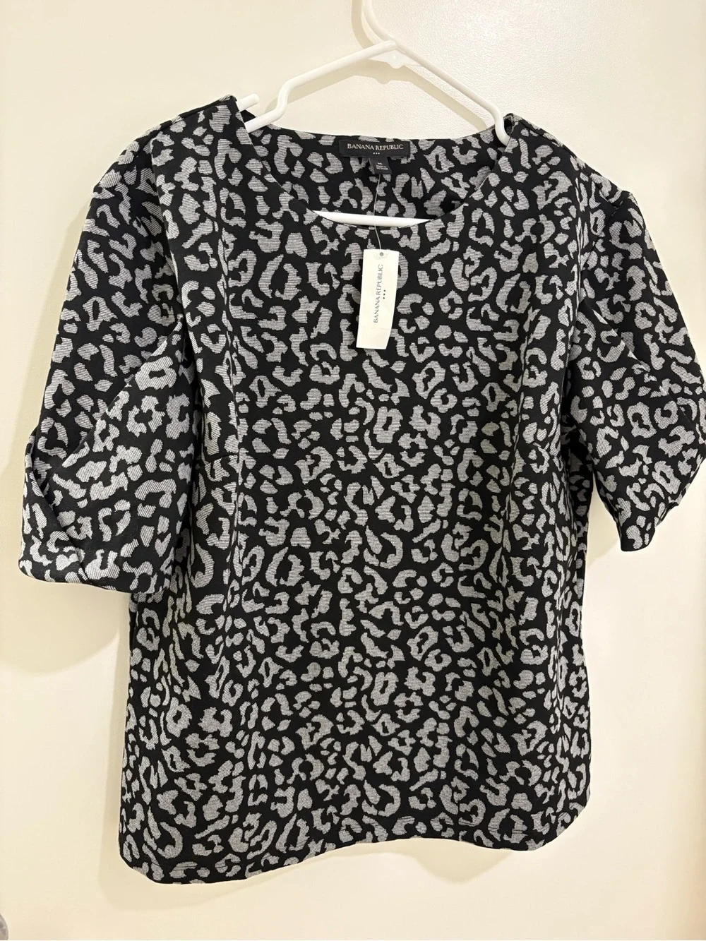 Banana Republic Black & Gray Leopard Print Puff Sleeve Top